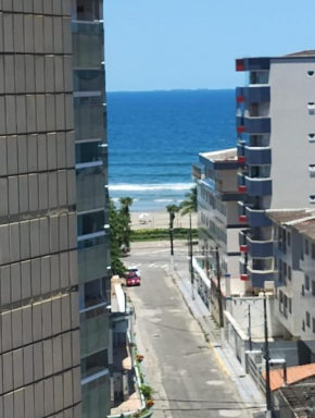 Sacada ampla e pertinho da praia!